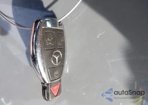 2012 Mercedes-Benz E 350 z USA, uszkodzony, nr VIN WDDKJ5KB1CF163698